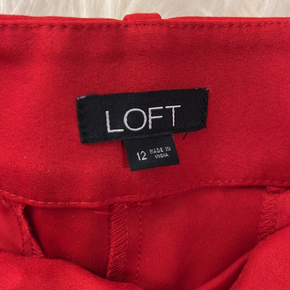 Gorgeous red dress shorts with front full pleat, fabric belt to match. - Picture 3 of 4